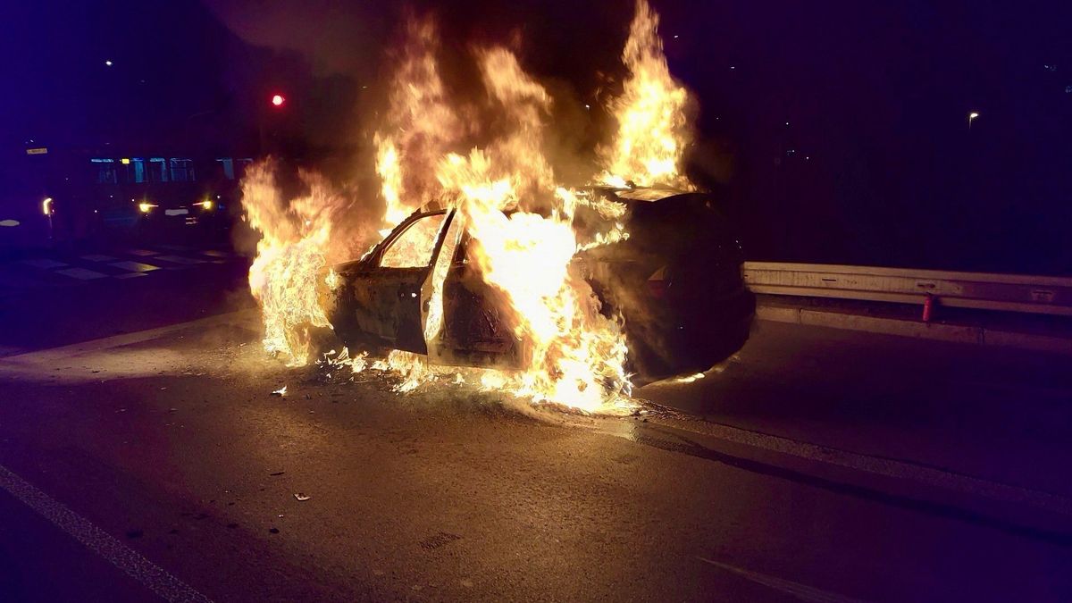 Muž nechal zapálit auto svému známému z Plzeňska. Chtěl se mu pomstít